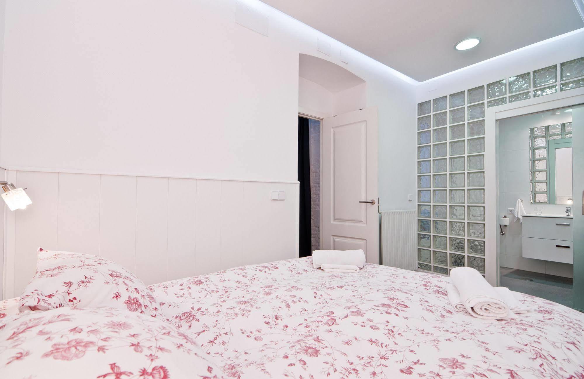 Apartamento Retiro Madrid Bagian luar foto