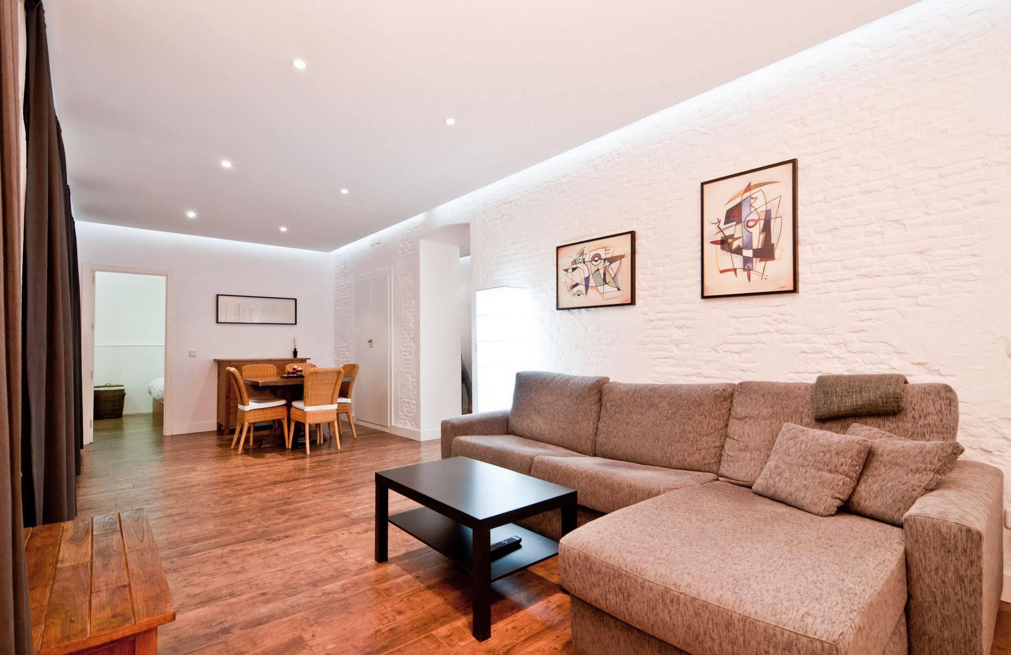 Apartamento Retiro Madrid Bagian luar foto