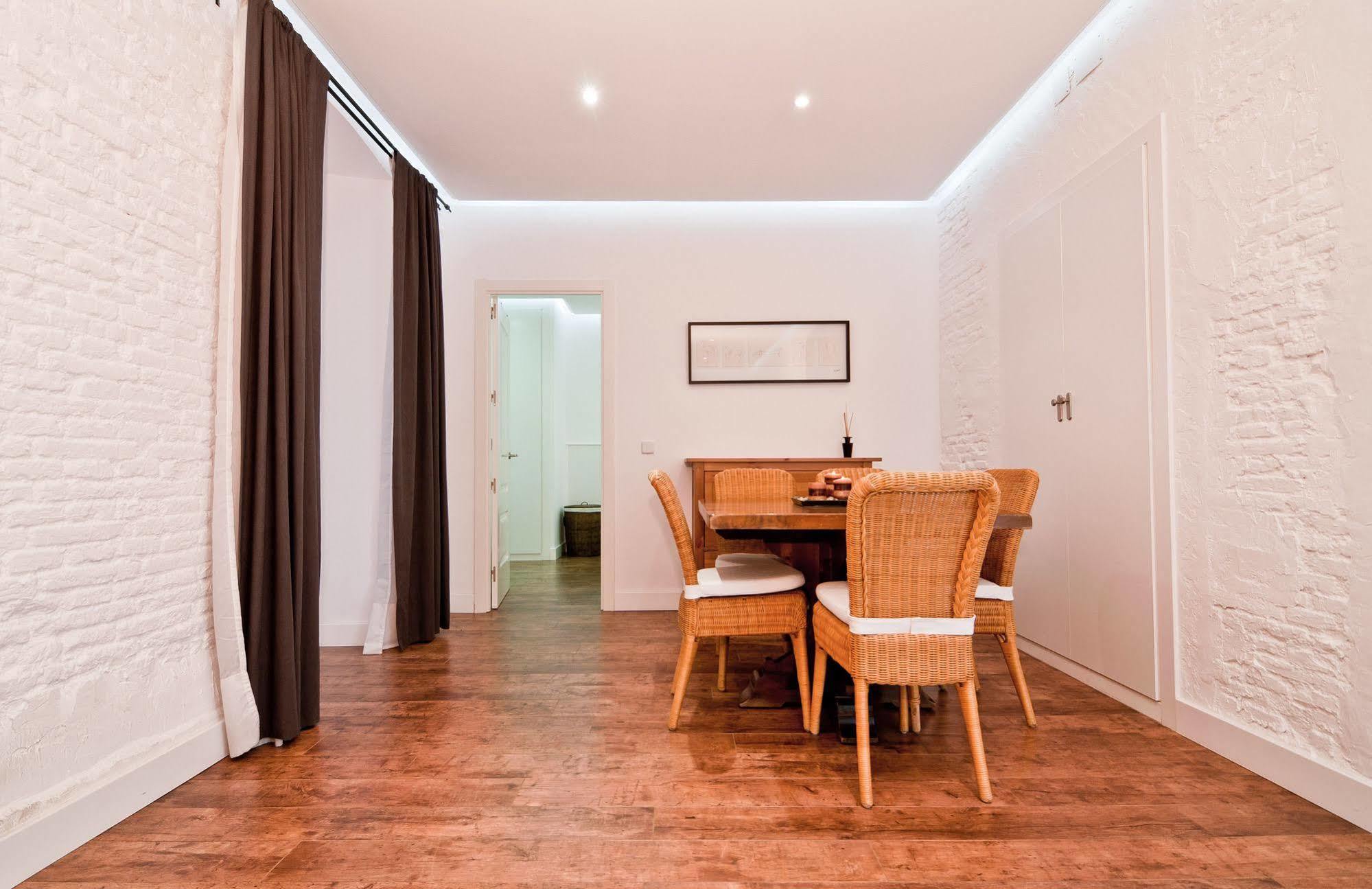 Apartamento Retiro Madrid Bagian luar foto